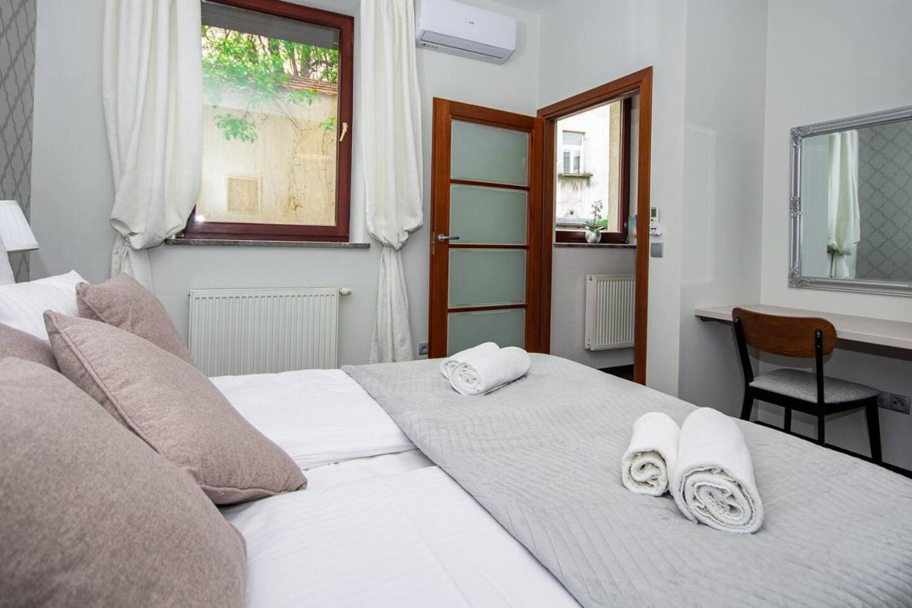 Inpoint 2-bedrooms With Private Garden And Free Parking Appartamento Cracovia