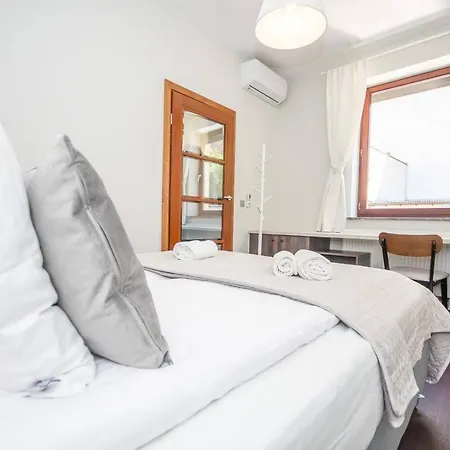 Inpoint 2-Bedrooms Apartment With Private Garden And Free Parking Краків Екстер'єр фото
