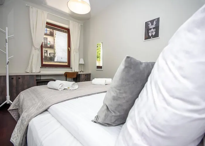 Inpoint 2-Bedrooms Apartment With Private Garden And Free Parking