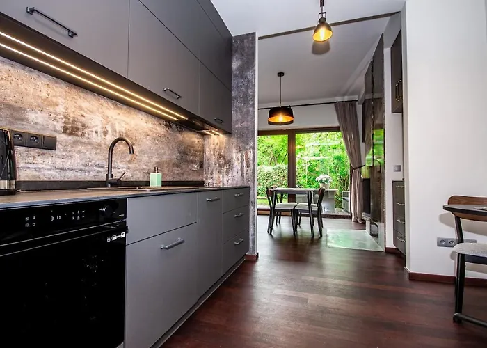Inpoint 2-Bedrooms Apartment With Private Garden And Free Parking