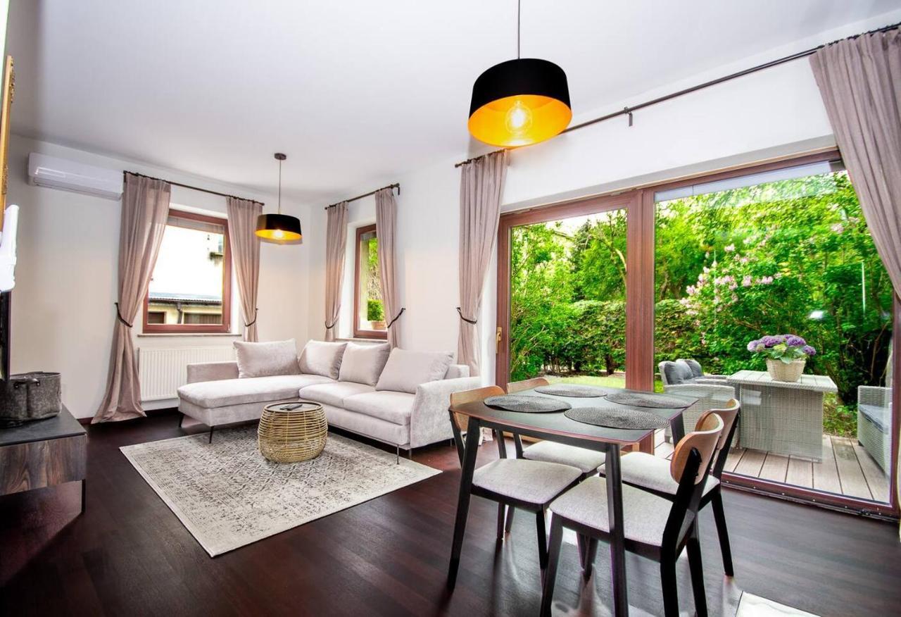 Inpoint 2-bedrooms With Private Garden And Free Parking Krakov